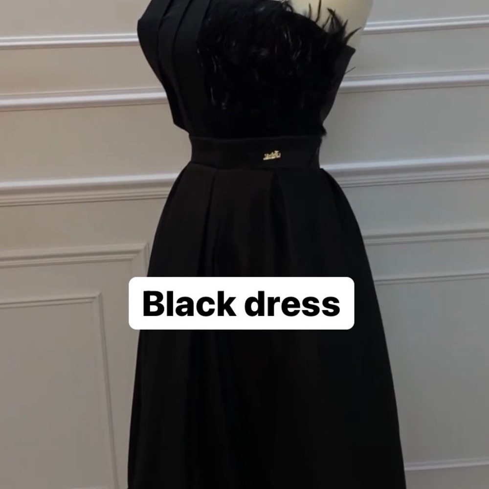 A new M-size black dress
